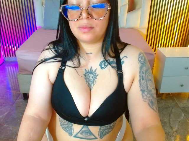 martina-tay live cam on BongaCams