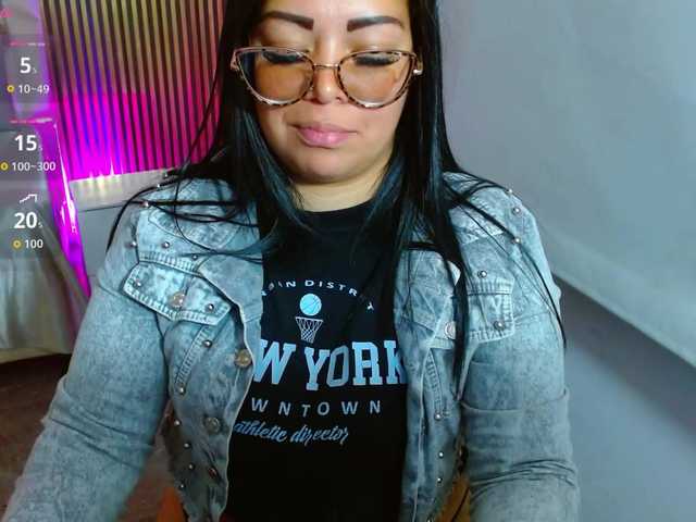 martina-tay live cam on BongaCams