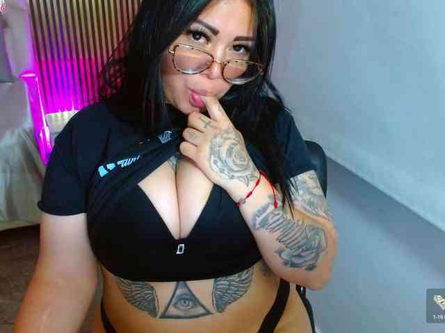 martina-tay Live Webcam on BongaCams