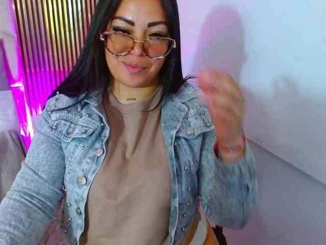 martina-tay