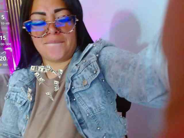 martina-tay