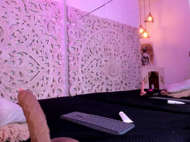 antonnella-lopez live cam on BongaCams