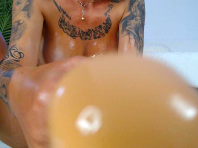 arianatattoos live webcam show