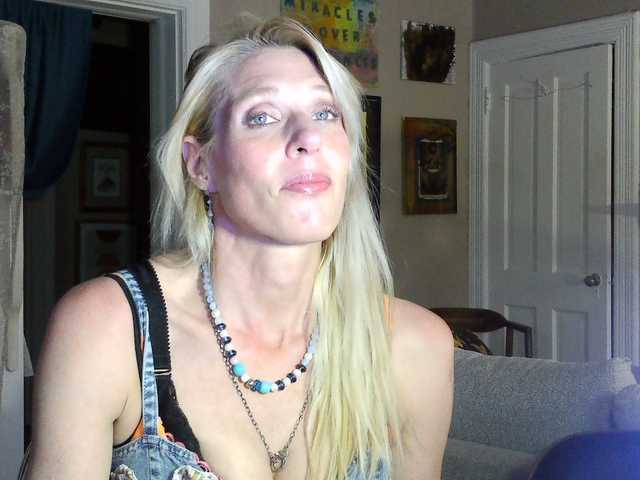 mylfGlama's BongaCams show and profile