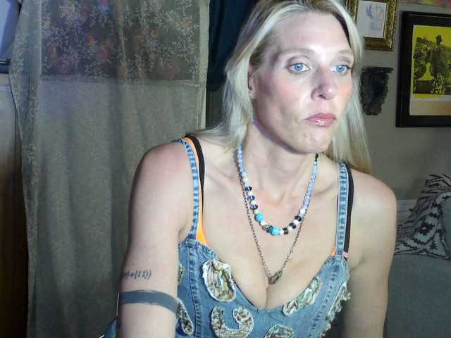 mylfGlama's BongaCams show and profile