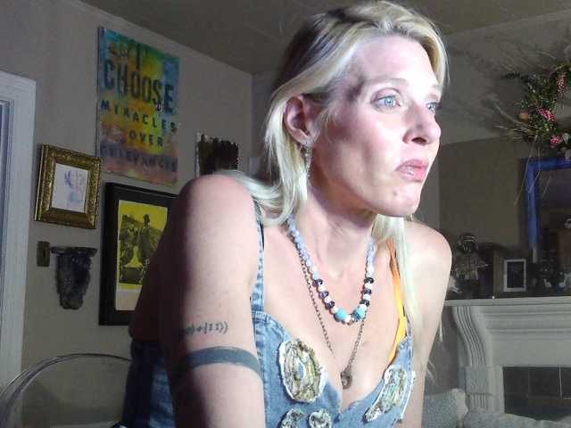 mylfGlama's BongaCams show and profile