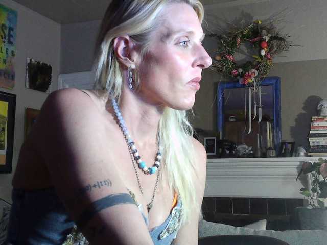 mylfGlama's BongaCams show and profile