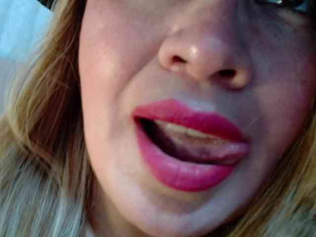 isabellacen Live Webcam on BongaCams