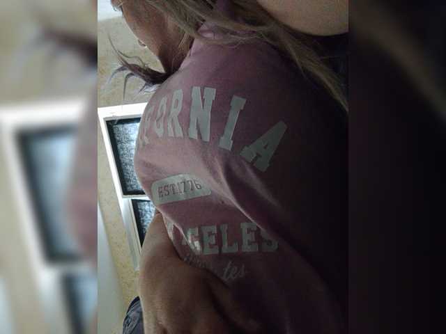 EveHugs live cam on BongaCams