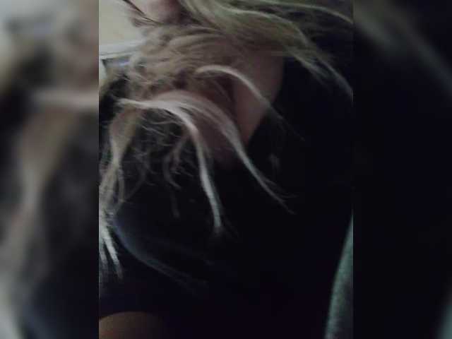 EveHugs live cam on BongaCams
