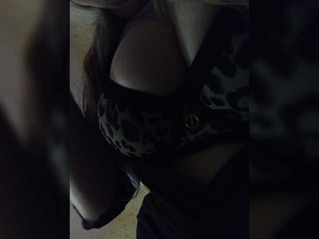 EveHugs live cam on BongaCams