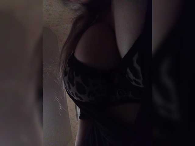 EveHugs live cam on BongaCams