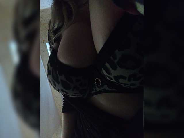 EveHugs live cam on BongaCams