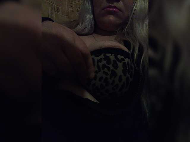 EveHugs live cam on BongaCams