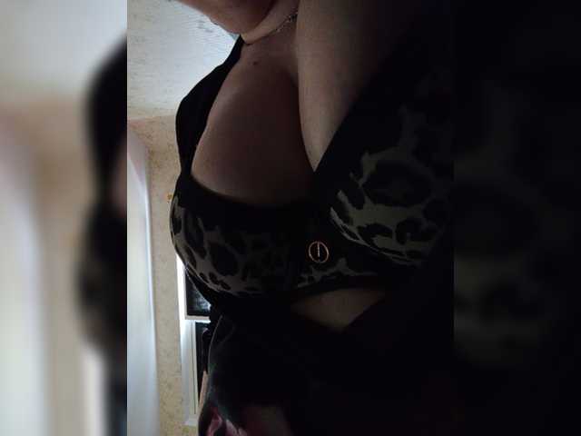 EveHugs live cam on BongaCams
