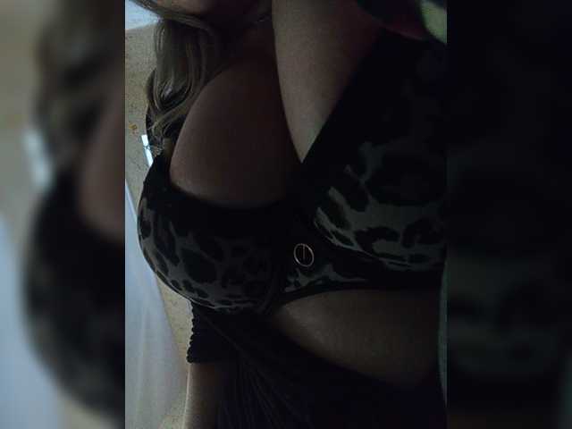 EveHugs live webcam show