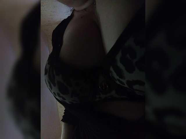 EveHugs live cam on BongaCams