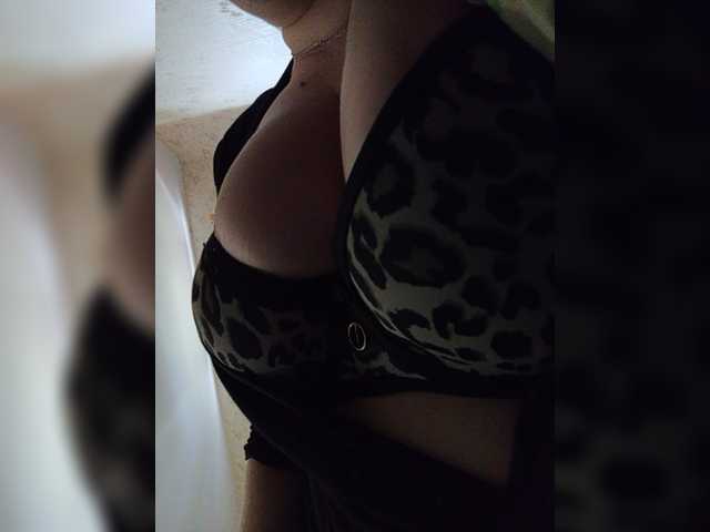 EveHugs live webcam show