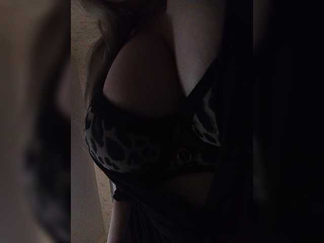 EveHugs live webcam show