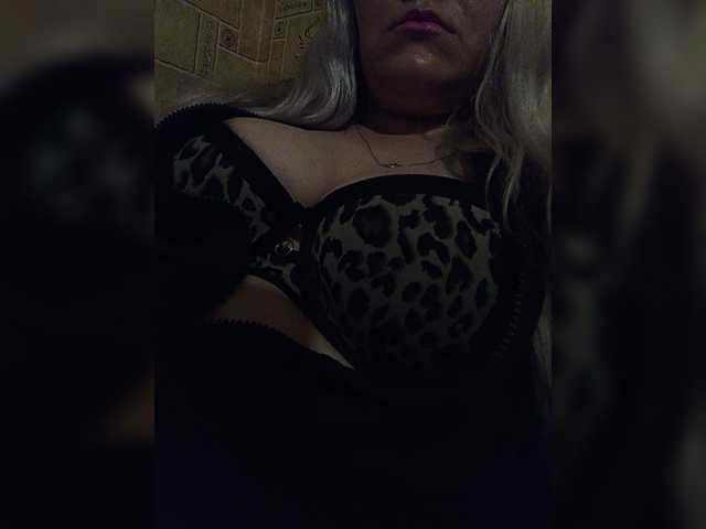 EveHugs live cam on BongaCams
