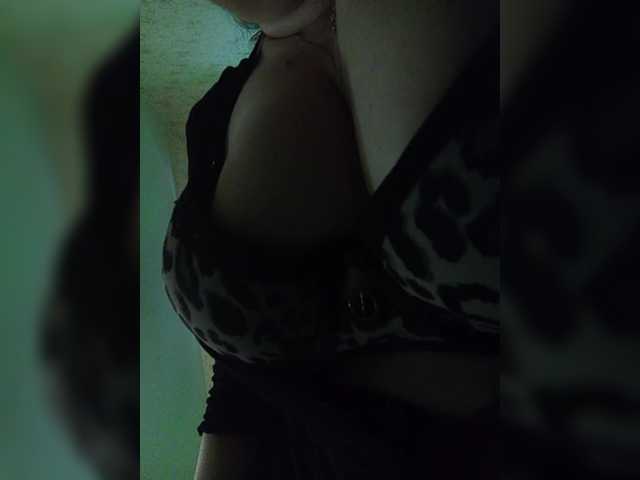 EveHugs live cam on BongaCams