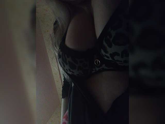 EveHugs live cam on BongaCams