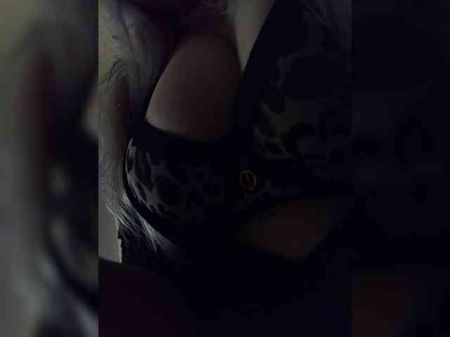 EveHugs webcam