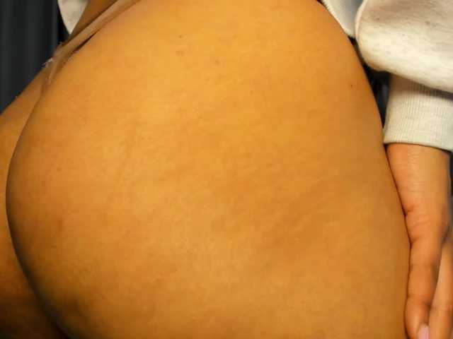 pretty-canella live cam on BongaCams