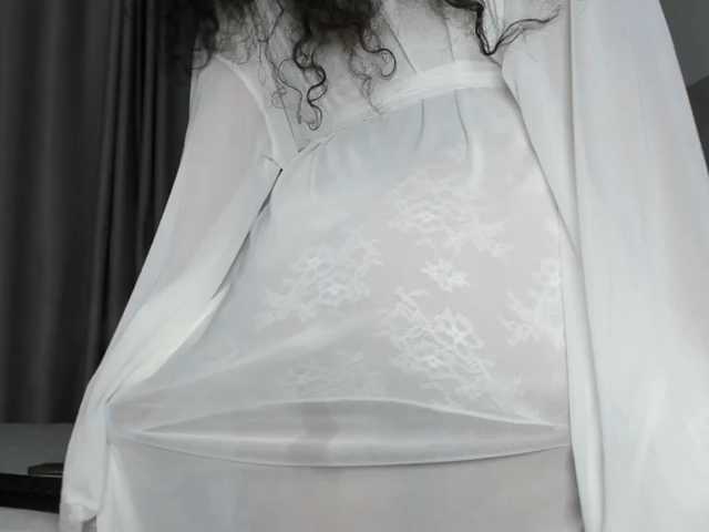 pretty-canella live cam on BongaCams