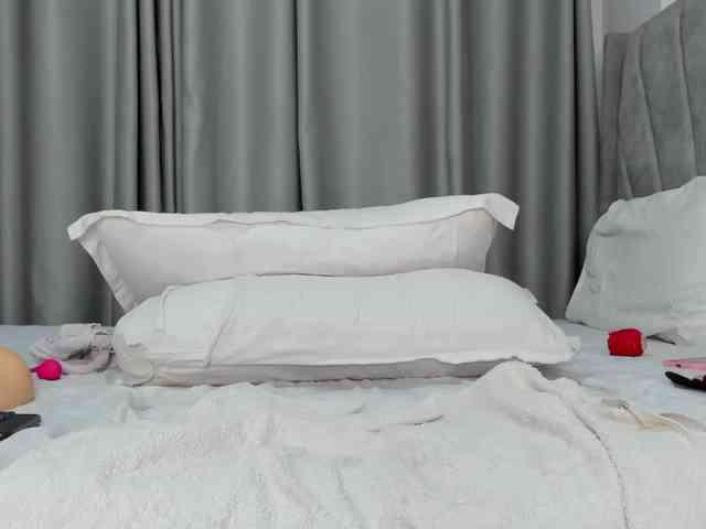 pretty-canella webcam