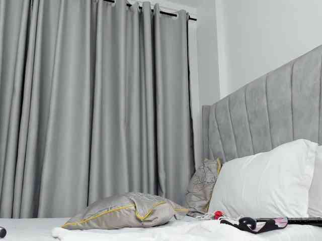 pretty-canella webcam