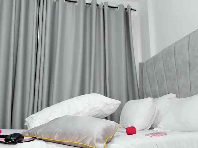 pretty-canella webcam