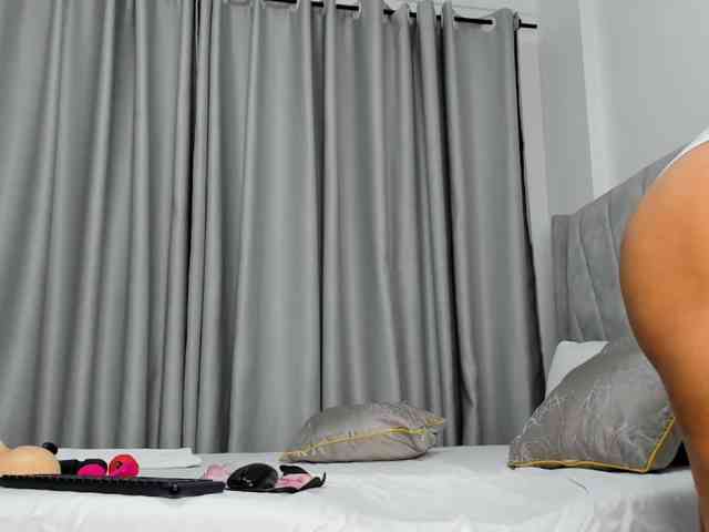 pretty-canella webcam