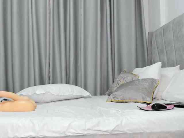 pretty-canella webcam