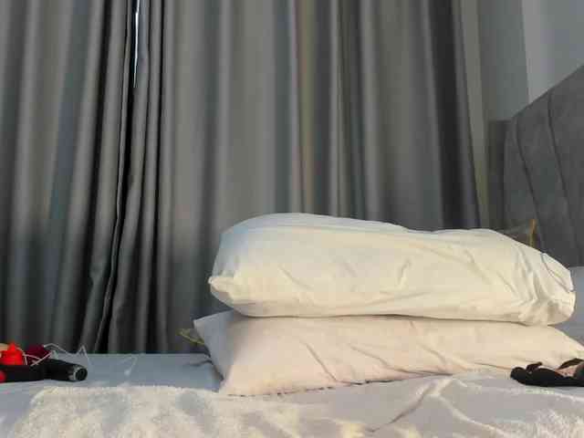 pretty-canella webcam