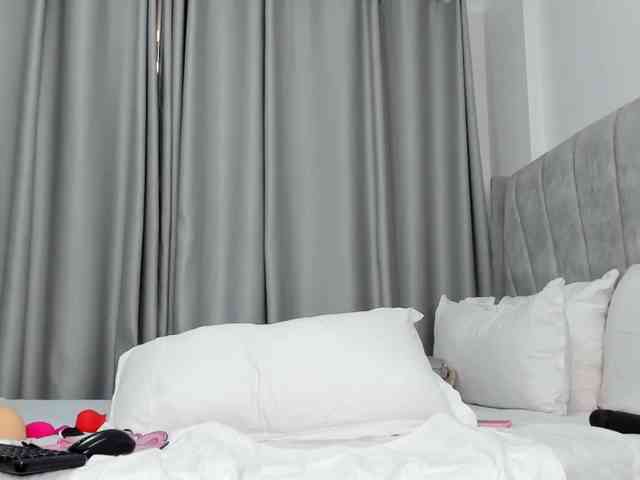 pretty-canella webcam