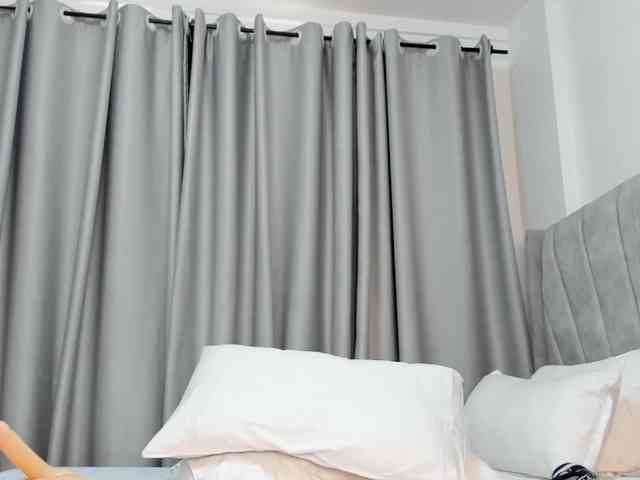 pretty-canella webcam
