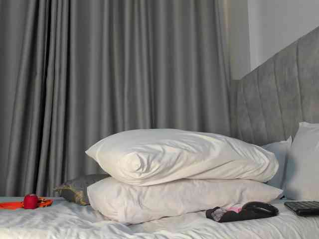 pretty-canella webcam