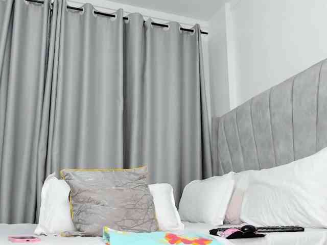 pretty-canella webcam