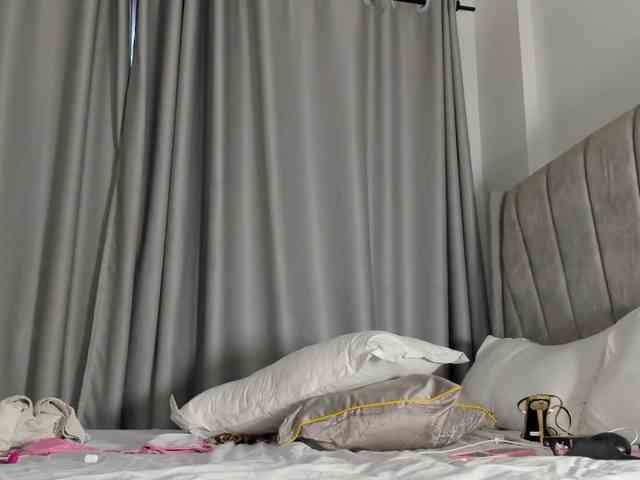 pretty-canella webcam
