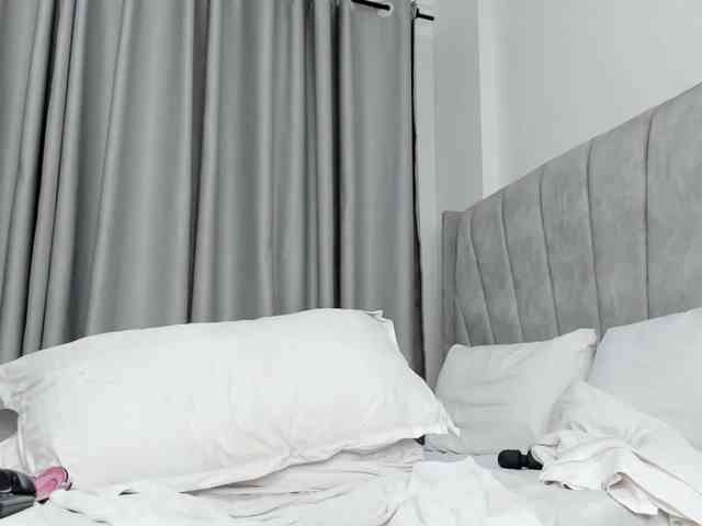pretty-canella webcam