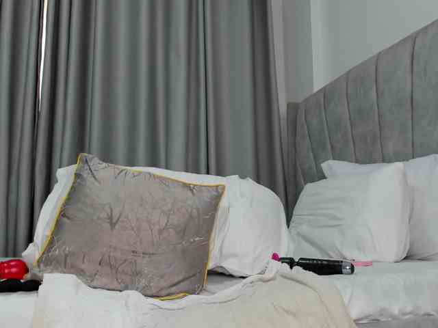 pretty-canella webcam