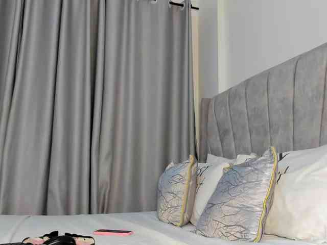pretty-canella webcam