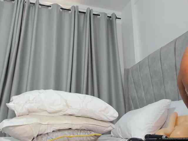 pretty-canella webcam