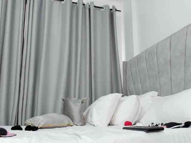 pretty-canella webcam