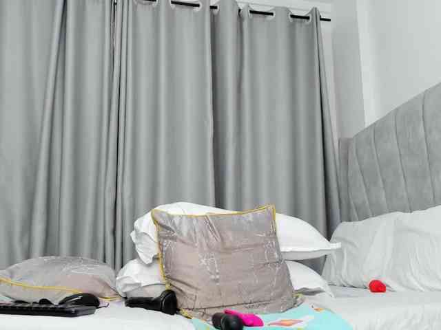 pretty-canella webcam