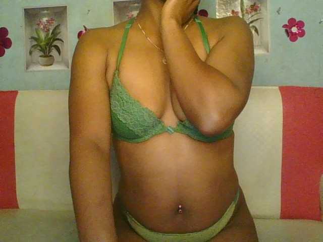 MayaQueen live cam preview