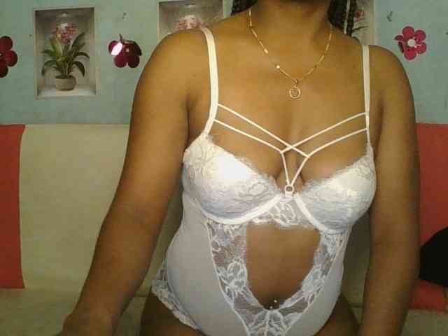 MayaQueen webcam