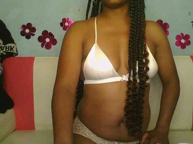 MayaQueen webcam