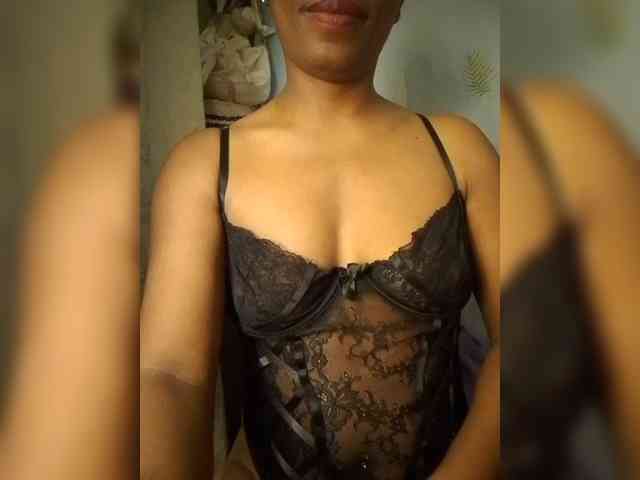 MayaQueen webcam